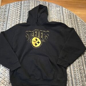 Black And Gold Steelers Sweatshirt Hoodie In A Mens Size Xl.